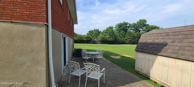 7001 Monty Ln, Louisville, KY 40291
