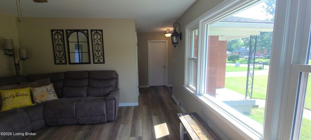 7001 Monty Ln, Louisville, KY 40291