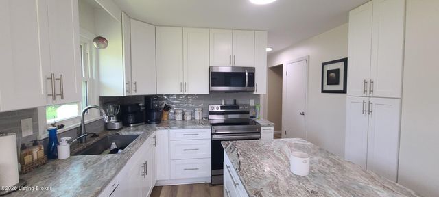 7001 Monty Ln, Louisville, KY 40291