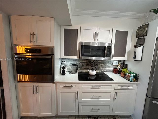 800 NE 195th St 409, Miami, FL 33179