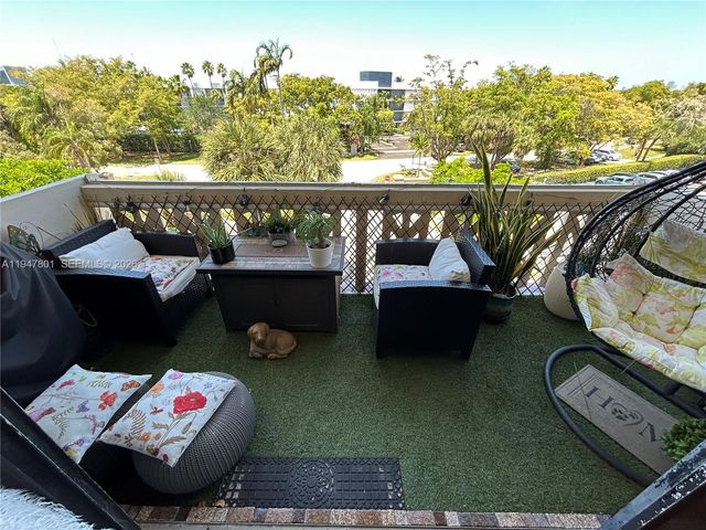 800 NE 195th St 409, Miami, FL 33179