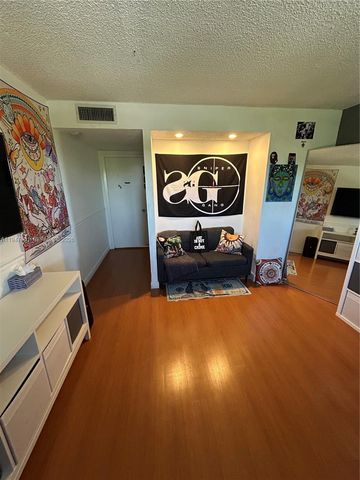 800 NE 195th St 409, Miami, FL 33179