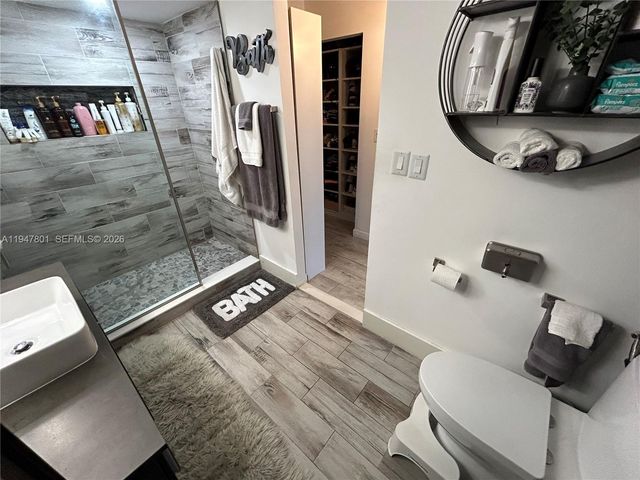 800 NE 195th St 409, Miami, FL 33179