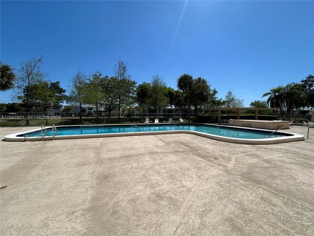 800 NE 195th St 409, Miami, FL 33179