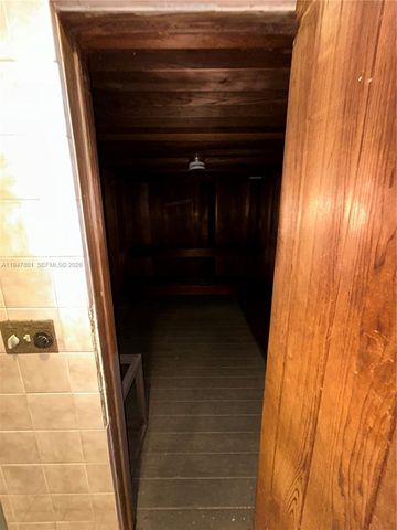 800 NE 195th St 409, Miami, FL 33179