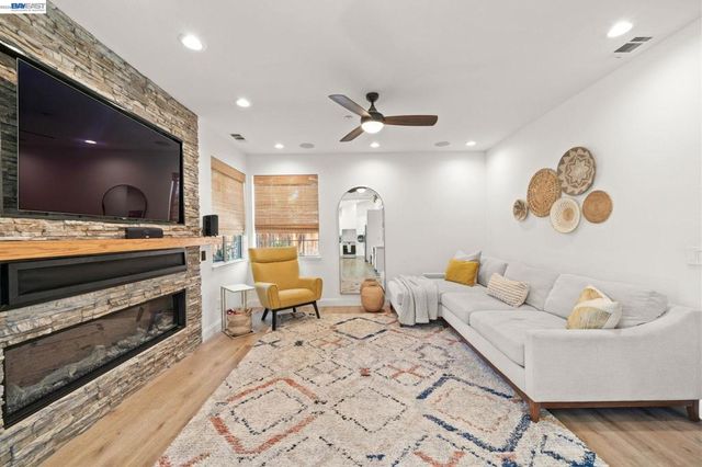 1274 Echo Summit St, Livermore, CA 94551