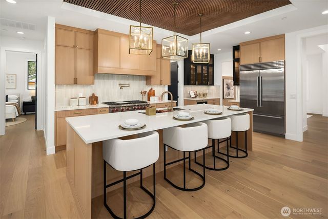 16408 NE 10th Place, Bellevue, WA 98008