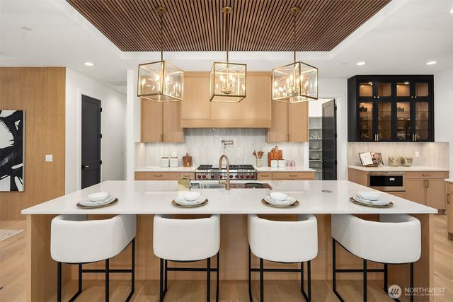 16408 NE 10th Place, Bellevue, WA 98008