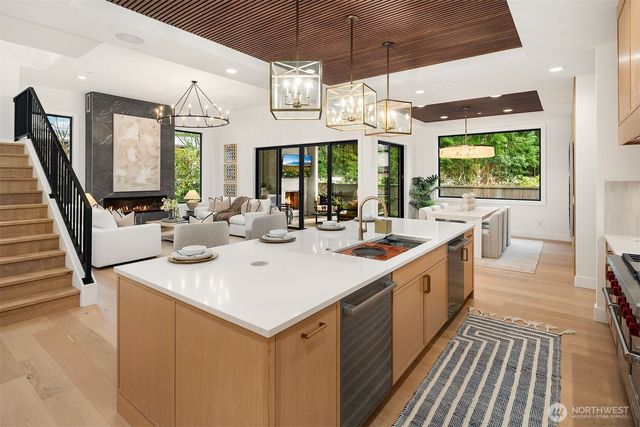 16408 NE 10th Place, Bellevue, WA 98008