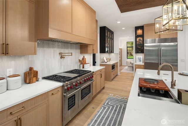 16408 NE 10th Place, Bellevue, WA 98008