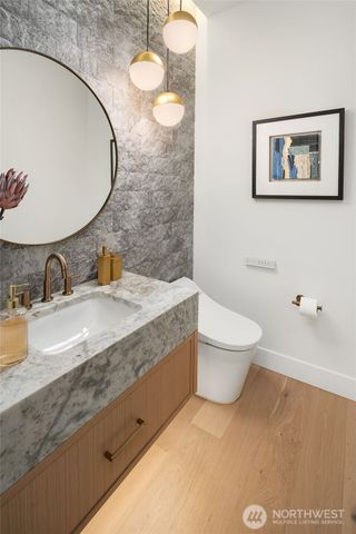 16408 NE 10th Place, Bellevue, WA 98008