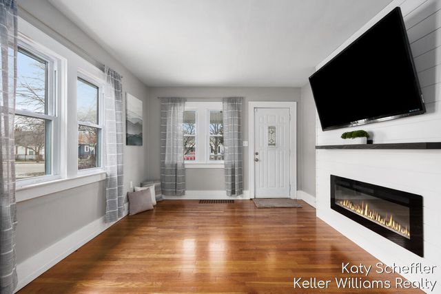 924 Elliott Street SE, Grand Rapids, MI 49507