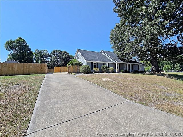 112 Forest Creek Drive, Raeford, NC 28376