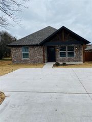 307 N Colbert Avenue, Sherman, TX 75090