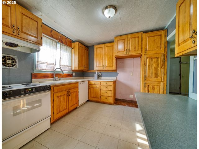 2535 Gable Rd, St Helens, OR 97051