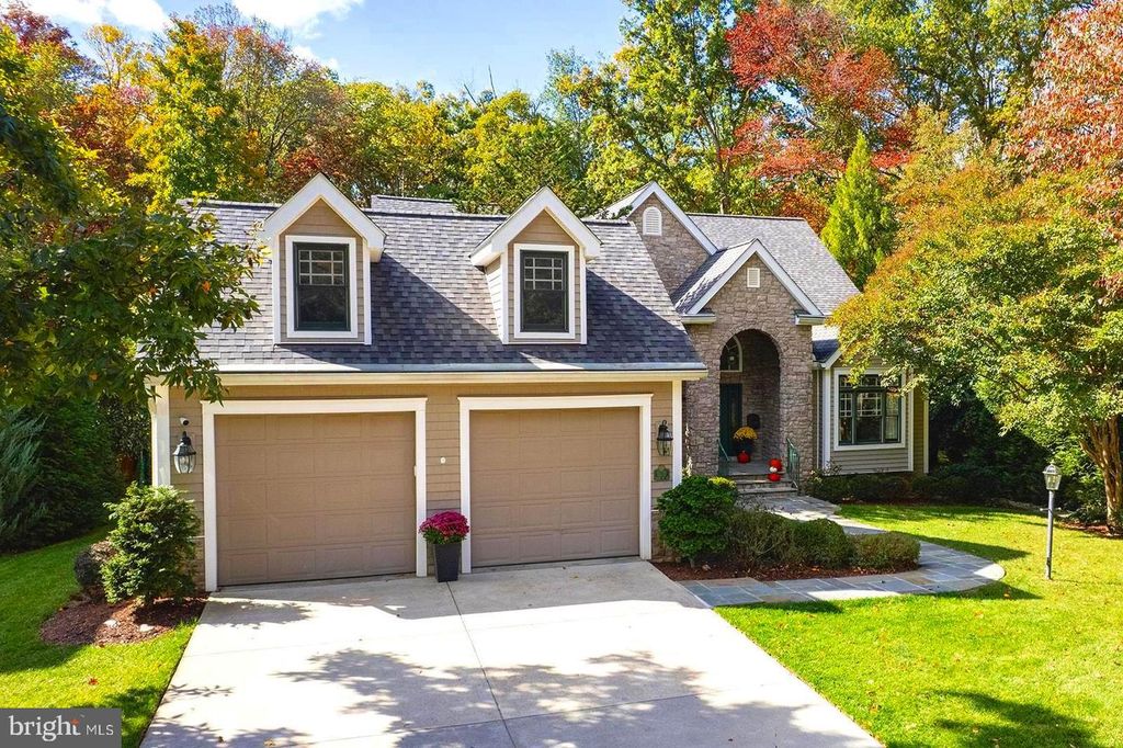 1003 WARE ST SW, Vienna, VA 22180