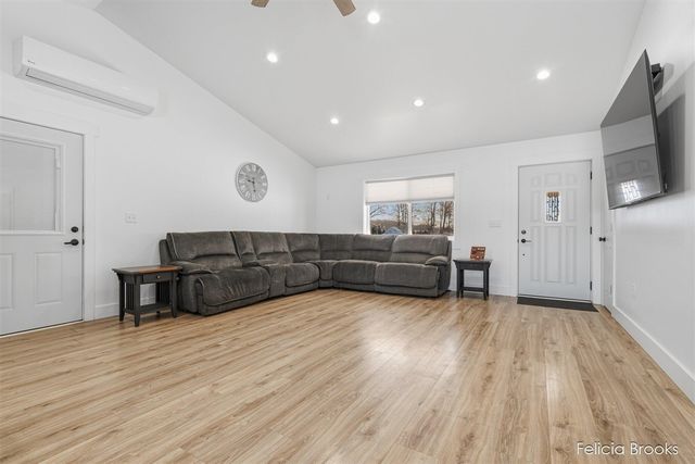 2531 Daisy Lane, Middleville, MI 49333