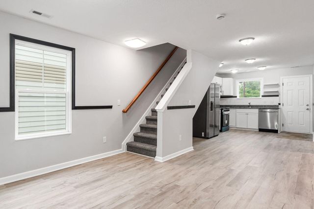 2814 E 9th Avenue, Columbus, OH 43219