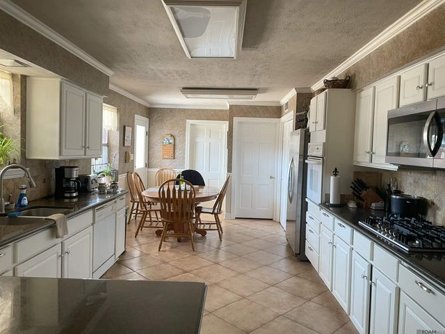 4924 Sanford St, Metairie, LA 70006