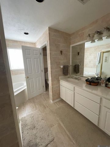 4924 Sanford St, Metairie, LA 70006