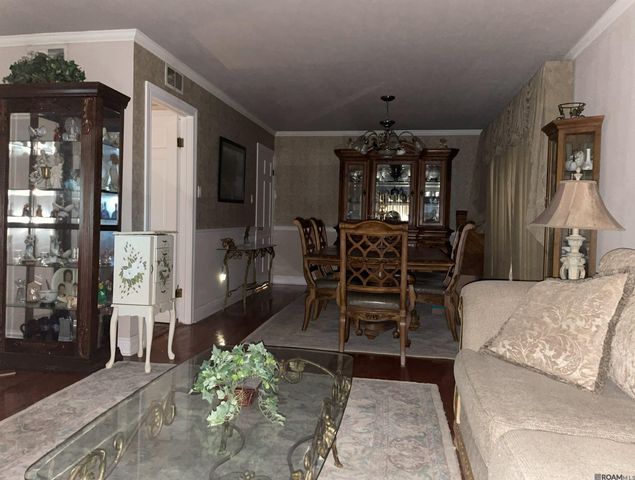 4924 Sanford St, Metairie, LA 70006