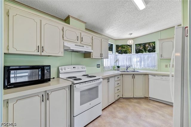 19682 Eagle Trace CT, North Fort Myers, FL 33903