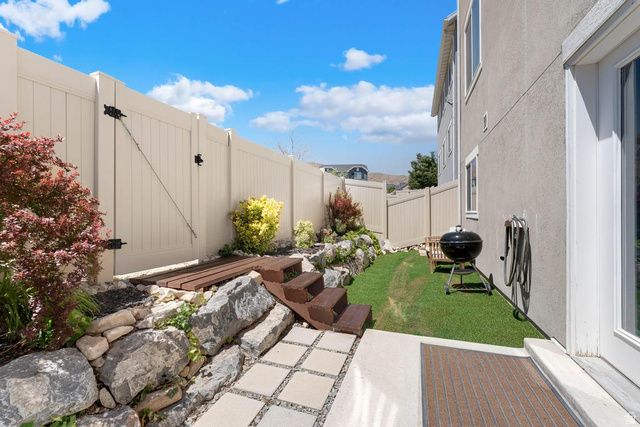 3024 S WILLOW CREEK DR, Saratoga Springs, UT 84045