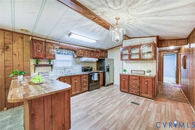 17106 S Swift Bluff Ct, South Chesterfield, VA 23834