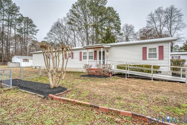 17106 S Swift Bluff Ct, South Chesterfield, VA 23834