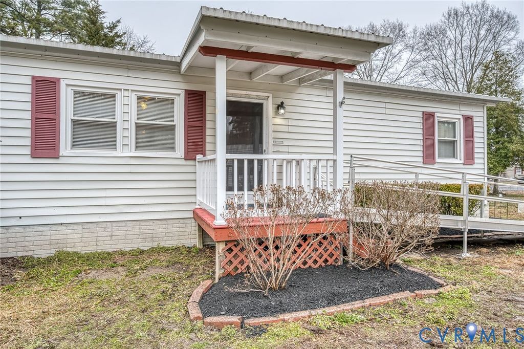 17106 S Swift Bluff Ct, South Chesterfield, VA 23834