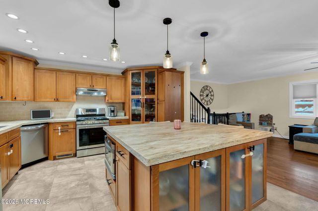 34 Southview Terrace, Middletown, NJ 07748