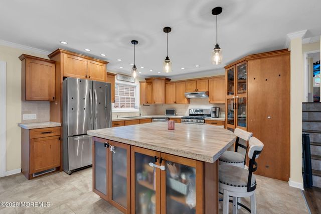 34 Southview Terrace, Middletown, NJ 07748