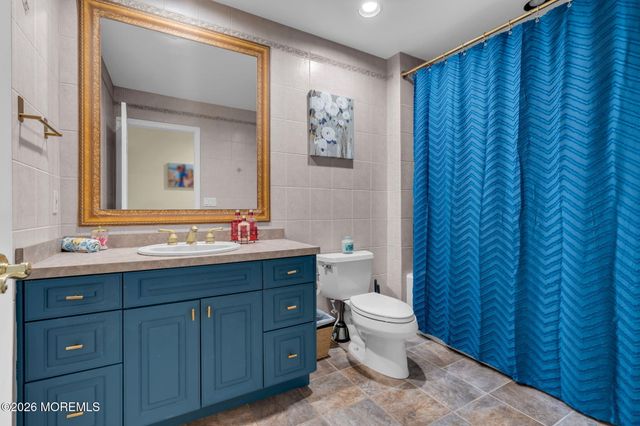 34 Southview Terrace, Middletown, NJ 07748