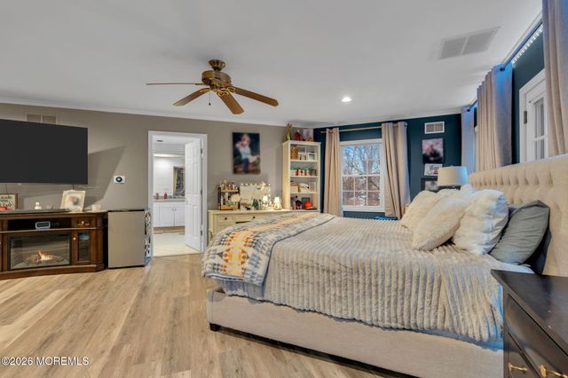 34 Southview Terrace, Middletown, NJ 07748