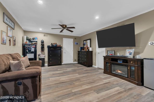 34 Southview Terrace, Middletown, NJ 07748