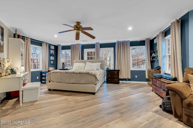 34 Southview Terrace, Middletown, NJ 07748