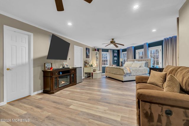 34 Southview Terrace, Middletown, NJ 07748