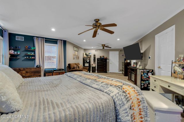 34 Southview Terrace, Middletown, NJ 07748