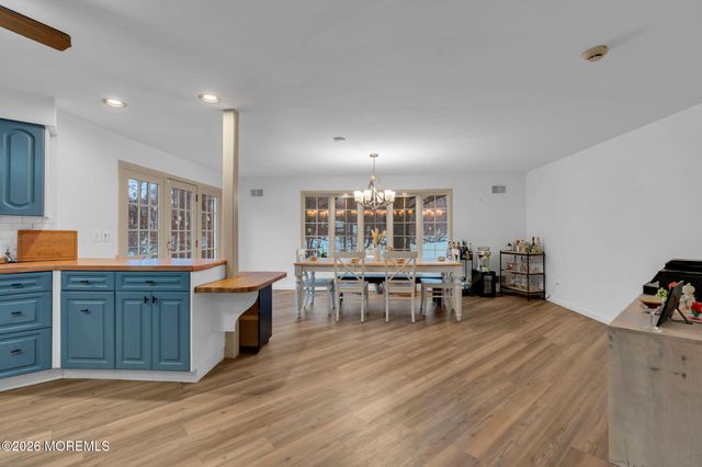 34 Southview Terrace, Middletown, NJ 07748