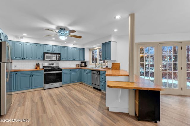 34 Southview Terrace, Middletown, NJ 07748