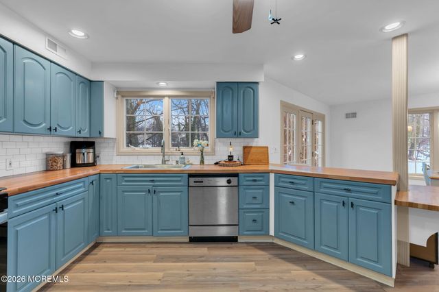 34 Southview Terrace, Middletown, NJ 07748