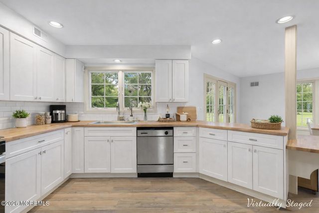 34 Southview Terrace, Middletown, NJ 07748