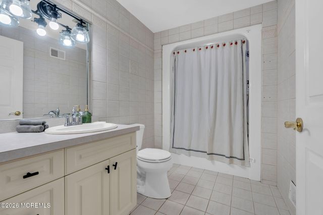 34 Southview Terrace, Middletown, NJ 07748