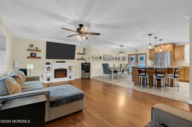 34 Southview Terrace, Middletown, NJ 07748