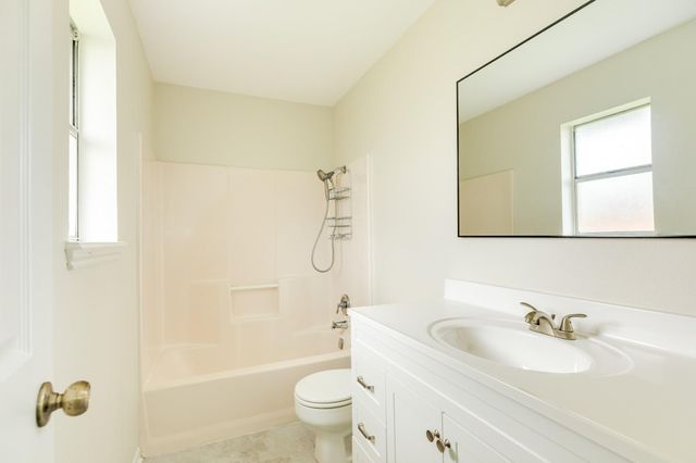 105 Sugar Cane Trace, Lake Jackson, TX 77566