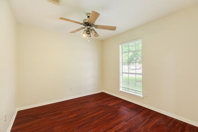 105 Sugar Cane Trace, Lake Jackson, TX 77566