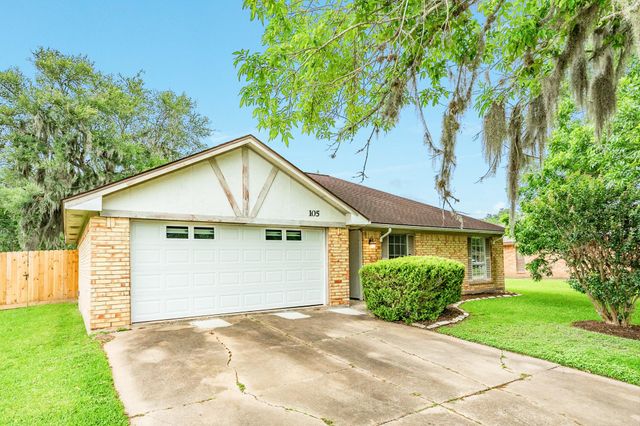 105 Sugar Cane Trace, Lake Jackson, TX 77566