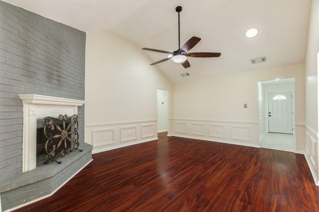 105 Sugar Cane Trace, Lake Jackson, TX 77566