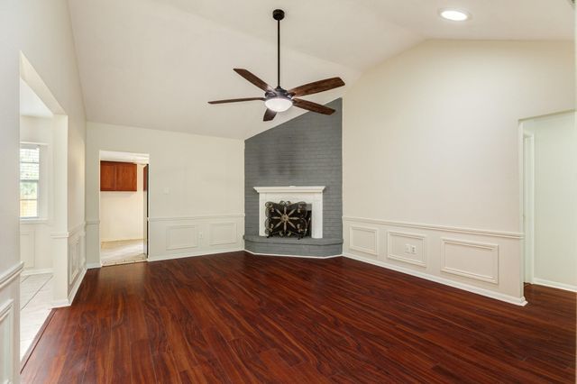 105 Sugar Cane Trace, Lake Jackson, TX 77566