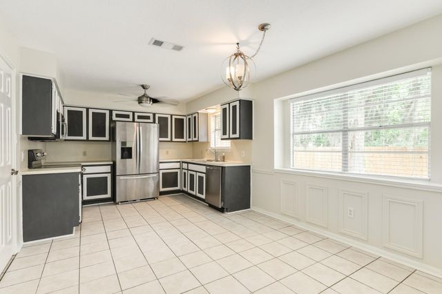 105 Sugar Cane Trace, Lake Jackson, TX 77566